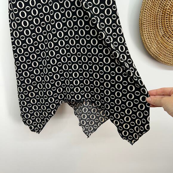 Vintage Y2K 2000s IZ Byer Black White Asymmetrical Hem Tie Back Tank Top Large - Picture 4 of 6